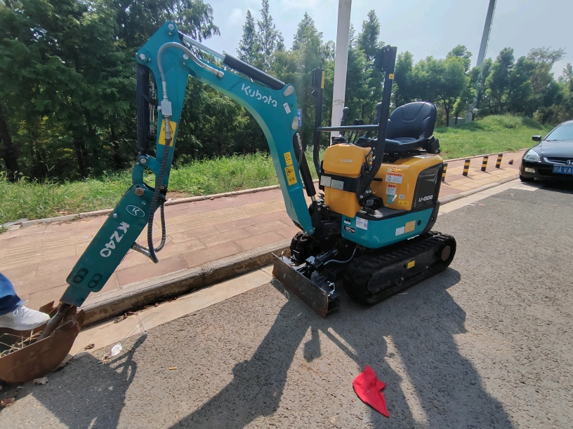 Kubota U-008