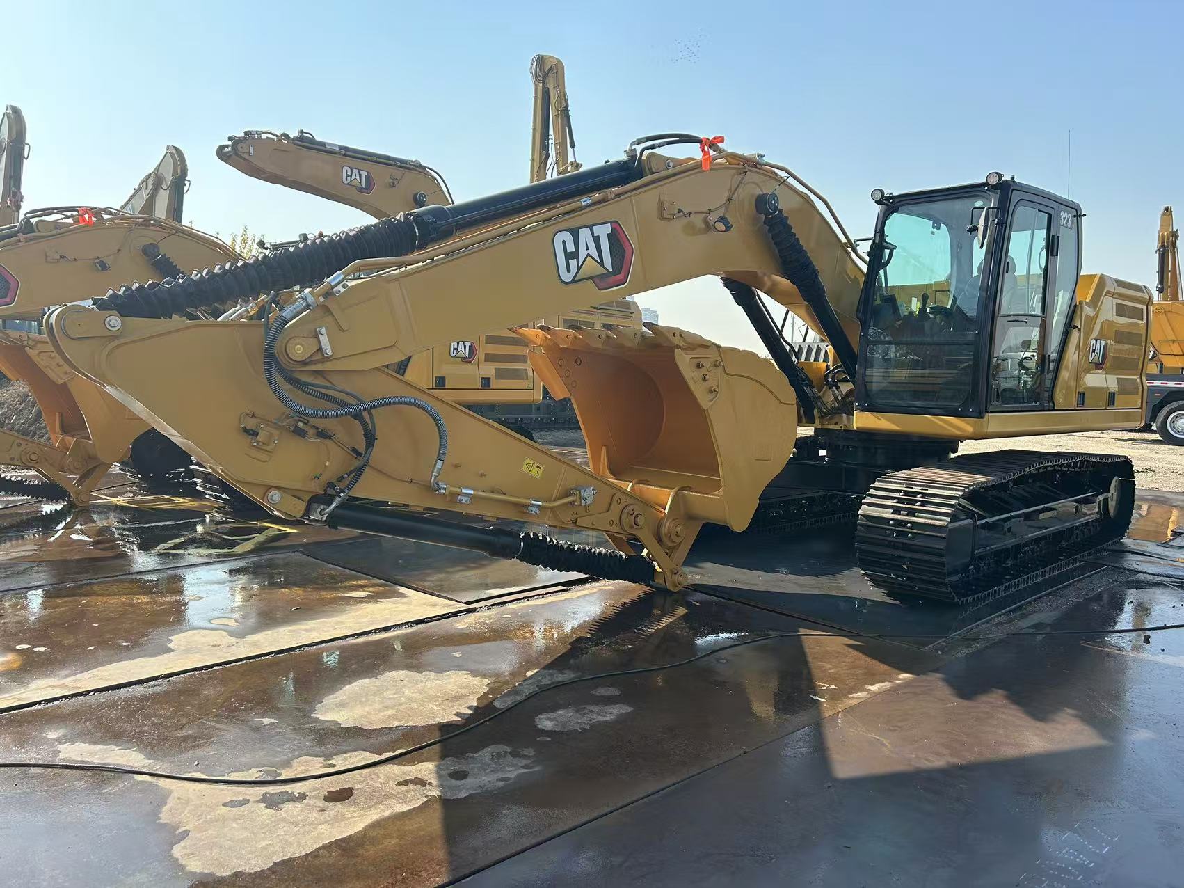Caterpillar 323