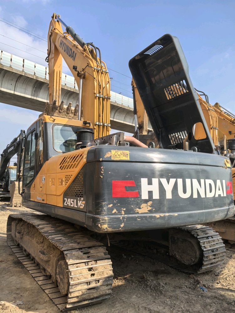 Hyundai R225LVS
