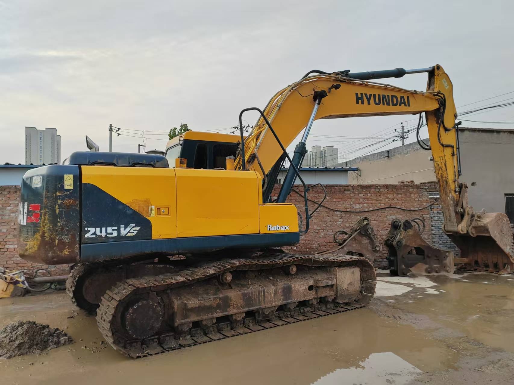 Hyundai R215VS