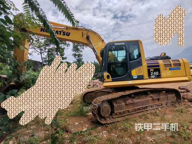 Komatsu PC215HD-10M0