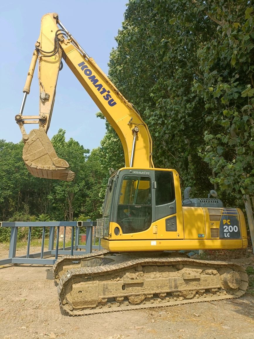 Komatsu PC200LC-8M0