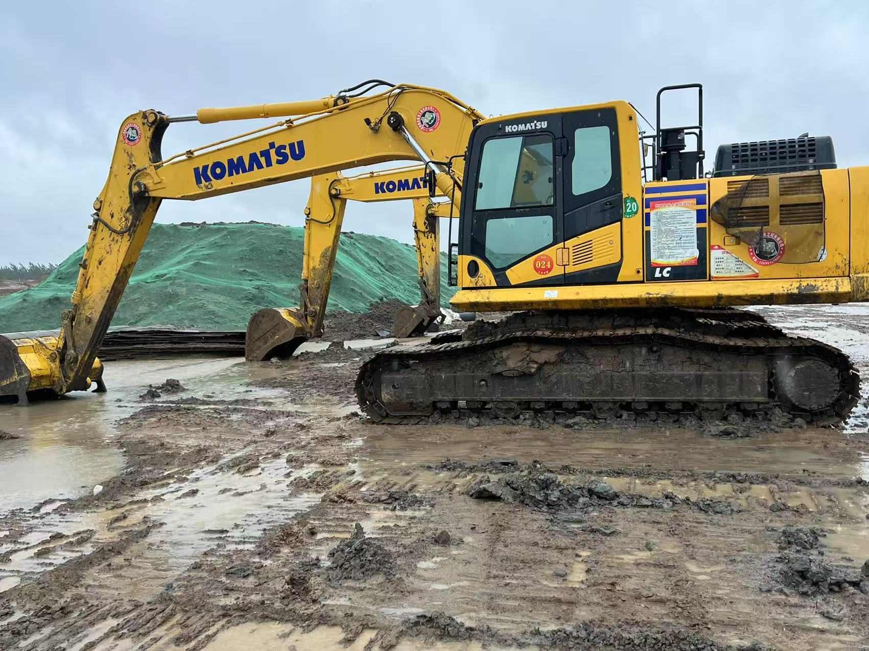 Komatsu PC260LC-11M0