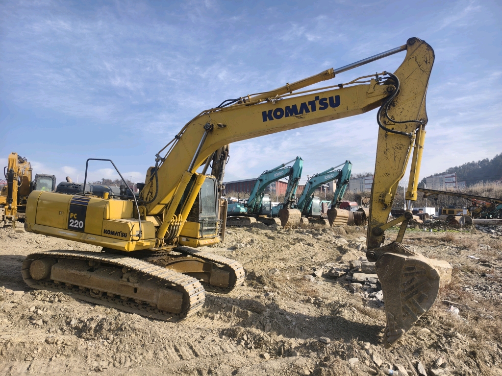 Komatsu PC220-8M0