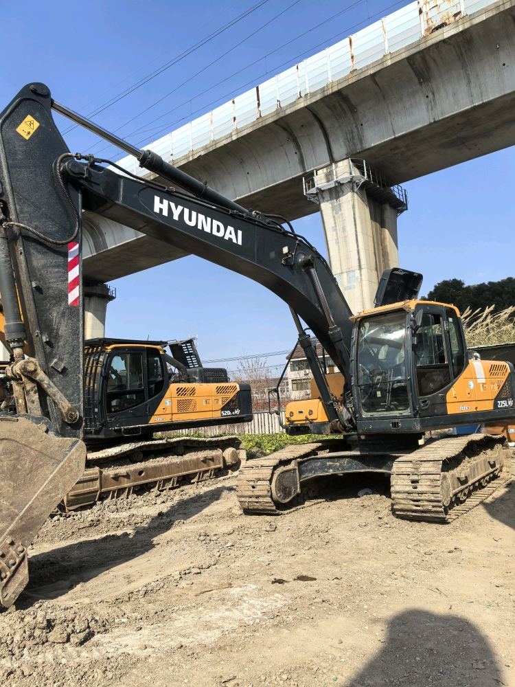 Hyundai R225LVS