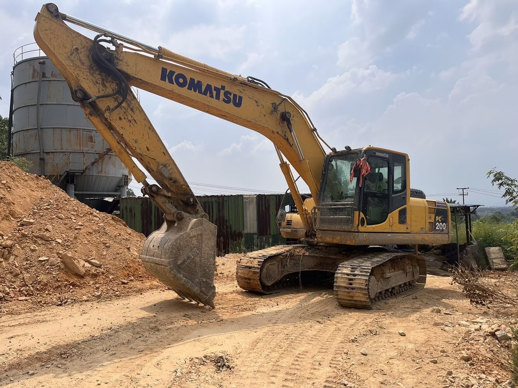 Komatsu PC200-8M0